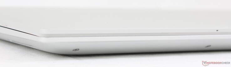 Спереди: Нет портов