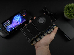 Блок питания eGPU почти такой же большой, как и само устройство. (Источник изображения: ETA Prime)