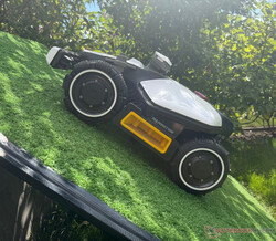 Luba Mini демонстрирует впечатляющие способности к лазанию в тесте
