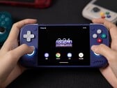 Retroid Pocket Nova — это карманное устройство на базе Android.
