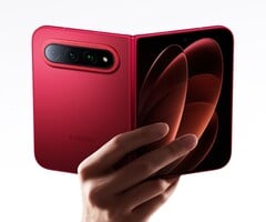 Модель Xiaomi 18 Fold доступна в двух оттенках золотого, красного и чёрного цветов.