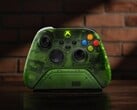 Зарядная док-станция Ultimate от 8BitDo для контроллеров Xbox имеет тот же полупрозрачный зелёный цвет, что и оригинальная Xbox/