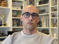 Очки Brilliant Labs Halo AI оснащены 0,2-дюймовым крошечным микроOLED-дисплеем (Источник изображения: Brilliant Labs)