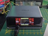 Быстрое зарядное устройство Anker Prime довольно хорошо справляется с обреченностью, что неудивительно. (Источник изображения: Aaron Christophel via YouTube)