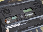 Raider 16 HX Max со снятой нижней подпанелью, открывающей слоты SODIMM и SSD