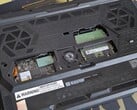 Raider 16 HX Max со снятой нижней подпанелью, открывающей слоты SODIMM и SSD