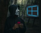 Человек в маске Гая Фокса смотрит на логотип Windows (Источник изображения: Peakpx и Ahmed Zayan через Unsplash; отредактировано)
