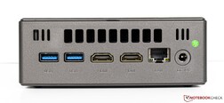 Сзади: 2x USB 3.0, 2x HDMI, Ethernet 10/100/1000, гнездо питания