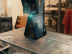Фабрикатор Человека-паука изготовил для него Galaxy Z Flip 8.