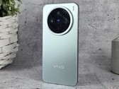 Vivo X200 FE - это индийская версия Vivo X200 Pro Mini (на фото). (Источник изображения: Notebookcheck)
