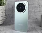 Vivo X200 FE - это индийская версия Vivo X200 Pro Mini (на фото). (Источник изображения: Notebookcheck)