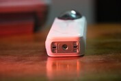 Insta360 X5 теперь поставляется с магнитной системой крепления (Источник изображения: Abhinav Fating/Notebookcheck)