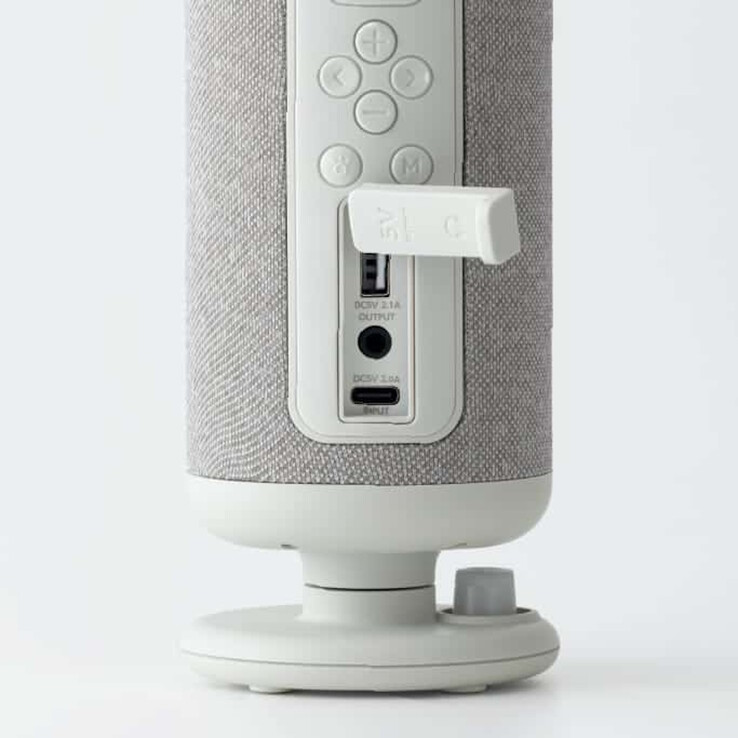 Колонка Crankspeaker может заряжать смартфоны через порт USB-A. (Источник изображения: Rhythm)