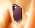 OnePlus N6x в цвете «Бургундский красный».