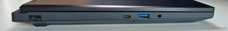 Слева: Ethernet (2,5 Гбит/с), USB-C 3.2 Gen 2 (10 Гбит/с, DisplayPort 1.4a, 100-ваттный Power Delivery), USB-A 3.2 Gen 1 (5 Гбит/с), 3,5-мм аудио