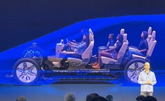 Ford откладывает проект трехрядного EV SUV, в то время как бизнес Model e теряет более $1,1 миллиарда, поскольку рынок EV продолжает ослабевать. (Источник изображения: M. Martinez on X)
