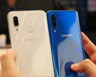 Фото Samsung Galaxy A30 (слева) и Galaxy A50 (справа). (Изображение: itc.ua) 