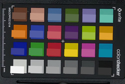 ColorChecker: исходный цвет в нижней половине каждого блока