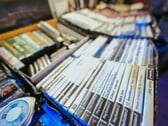 По словам Джейсона Шрайера, компания Sony получает примерно на 54 % больше дохода от продаж цифровых игр.
