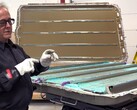 Конструктивный батарейный блок 4680 Cybertruck сложно починить. (Источник изображения: Munro Live/YT)