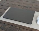 Новейший MSI Stealth 16 перенял более изящный и лаконичный дизайн серии Prestige, но, как ни странно, лишился картридера для SD-карт, на который полагается его целевая аудитория