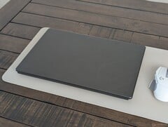 Новейший MSI Stealth 16 перенял более изящный и лаконичный дизайн серии Prestige, но, как ни странно, лишился картридера для SD-карт, на который полагается его целевая аудитория