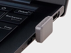 Флеш-накопитель I-O Data SSPJ-UTC сидит довольно плотно к порту USB-C. (Источник изображения: I-O Data)