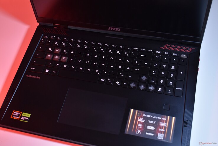 MSI Raider A18: клавиатура