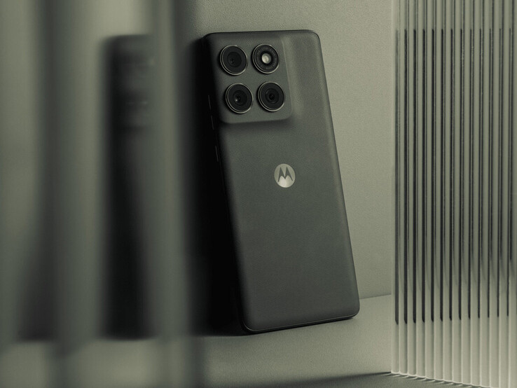 Отделка телефона в цвете Pantone Deep Forest (Источник изображения: Motorola)