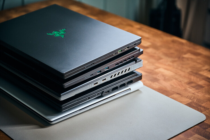 Razer Blade 16 (кардридер, USB-C, USB-A, HDMI 2.1), XMG Neo 16 (кардридер, 2 x USB-A), ROG Scar 16 (2 x USB-A), Legion Pro 7 (аудиоразъем, переключатель камеры, USB-A)
