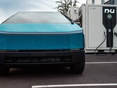 800 В Cybertruck заряжается медленно, даже при мощности свай 350 кВт (изображение: Nxu/X)