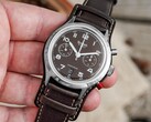 Часы 417 ES Mocha Flyback Date оснащены механизмом Sellita AMT5100 с ручным заводом (Источник изображения: Hanhart)