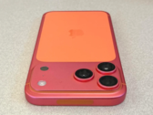 Оранжевый iPhone 17 Pro Max становится розовым