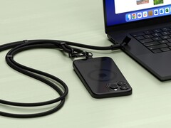 Кабель OntheGo USB-C Lanyard Cable от Satechi (на фото) уже в продаже. (Источник изображения: Satechi)
