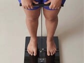 Устройство BodyFit оснащено ручкой со встроенными электродами