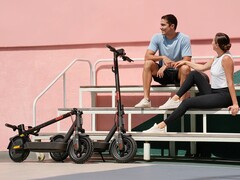 Электрический самокат Xiaomi 5 Plus (на фото) уже поступил в продажу во Франции и Италии. (Источник изображения: Xiaomi)