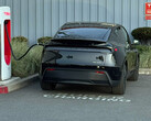 Новый цвет Diamond Black Model Y блестящий издалека, но более сложный вблизи. (Источник изображения: Sawyer Merritt/X)