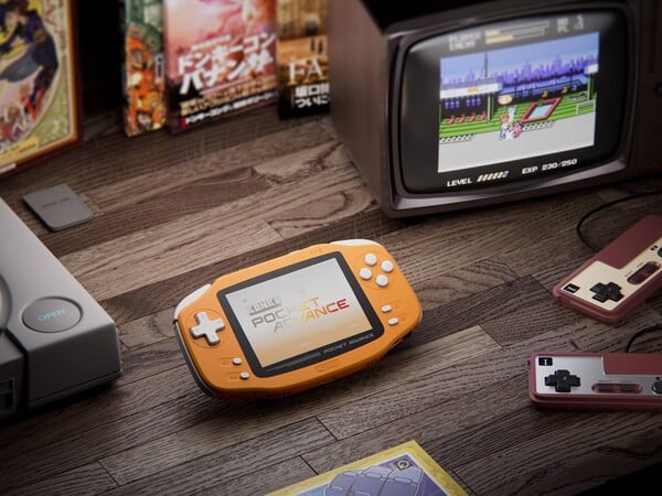 Ayaneo Konkr Pocket Advance оранжевого цвета.