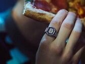 Цифровые часы с кольцом Casio "скоро" появятся в Великобритании и Сингапуре. (Источник изображения: Casio)