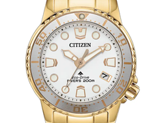 Крупный план циферблата новых часов Citizen EO2029-54A.