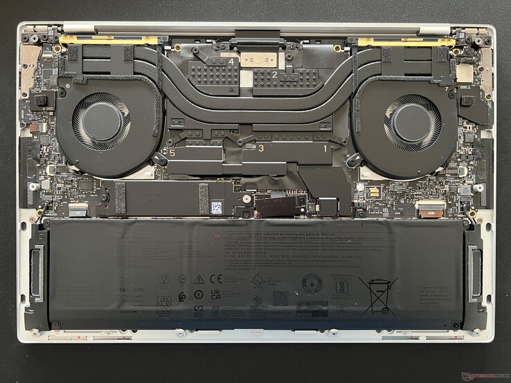 Dell XPS 14 для сравнения. Решение по охлаждению немного изменяется, если используется графика RTX 4050