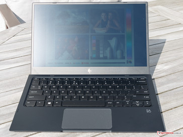 HP Lap Dock под солнцем
