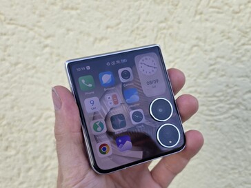 Тестовый смартфон Xiaomi Mix Flip 2