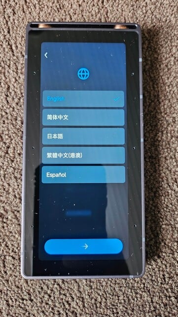 Диктофон iFLYTEK AI Recorder S6 поддерживает пять языков интерфейса, однако среди них нет немецкого и французского.