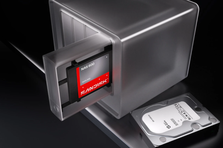 SSD Sandisk NAS 600 SATA показан в отсеке NAS рядом с жестким диском4