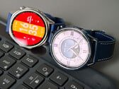 Слева направо: Huawei Watch GT 7 и Xiaomi Watch S5