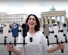 Vivo X200 Ultra - король зум-фотографии. На фото человек, держащий тестовые телефоны. (Источник изображения: Versus; обрезано)