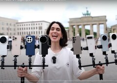 Vivo X200 Ultra - король зум-фотографии. На фото человек, держащий тестовые телефоны. (Источник изображения: Versus; обрезано)