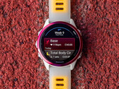 Модель Forerunner 570 появилась в продаже весной вместе с более дорогой моделью Forerunner 970, которая ранее была изображена на фото. (Источник изображения: Garmin)