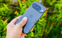 Тестирование показало, что Tensor G5 и G6 уступают конкурентам по производительности на ватт (на фото — Pixel 10)